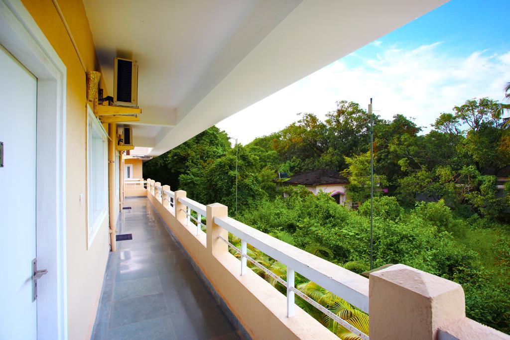 The Belmonte Suites By Ace Vagator Exterior photo