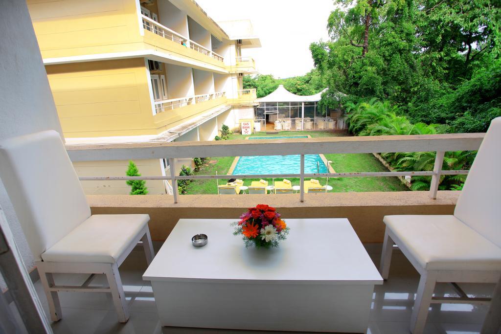The Belmonte Suites By Ace Vagator Exterior photo