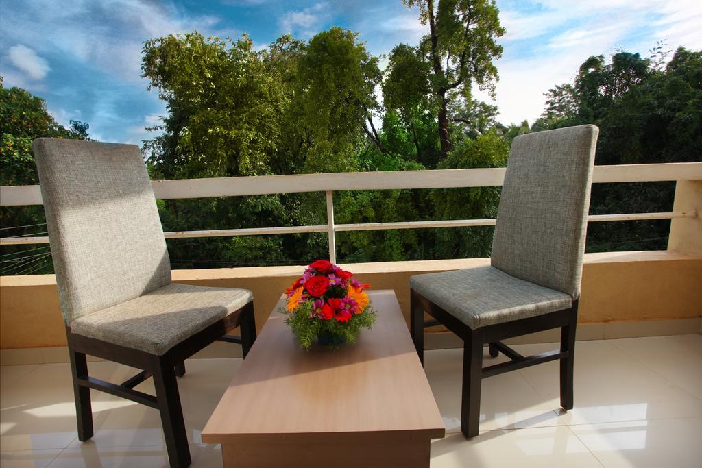 The Belmonte Suites By Ace Vagator Exterior photo