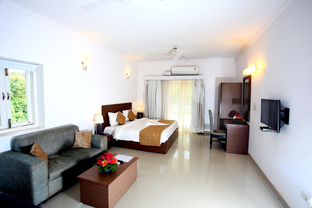 The Belmonte Suites By Ace Vagator Exterior photo