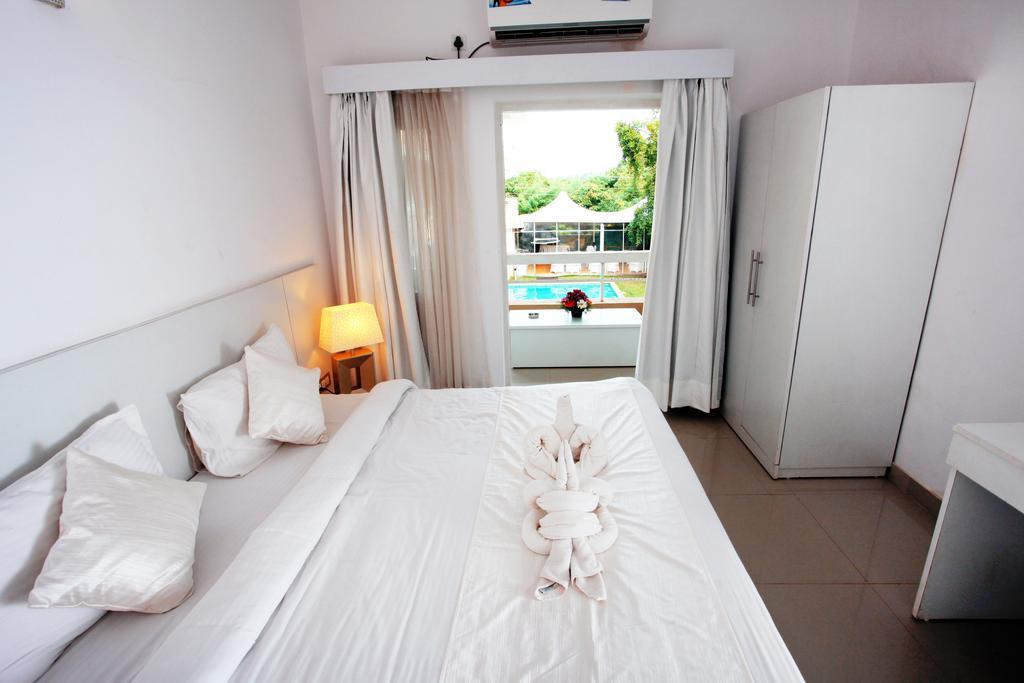 The Belmonte Suites By Ace Vagator Exterior photo