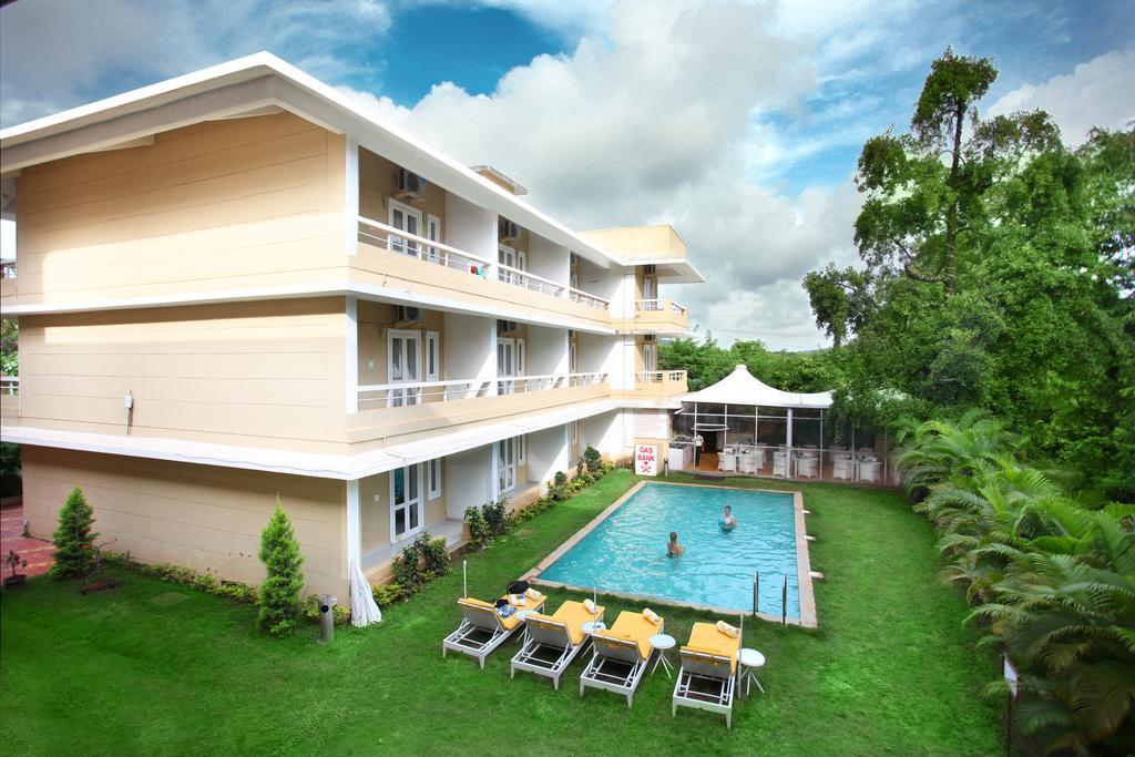 The Belmonte Suites By Ace Vagator Exterior photo
