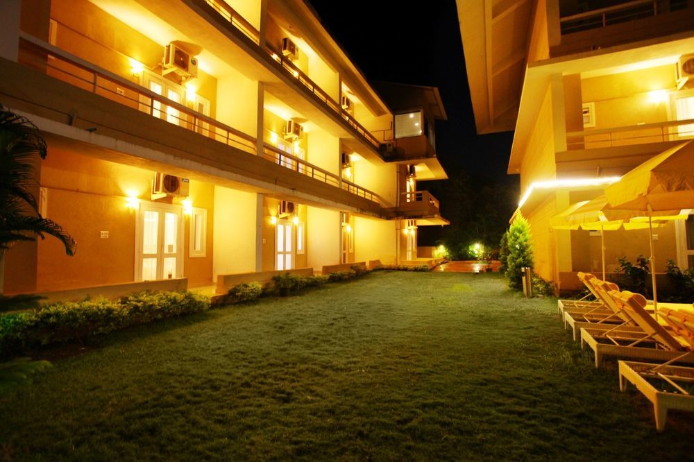 The Belmonte Suites By Ace Vagator Exterior photo
